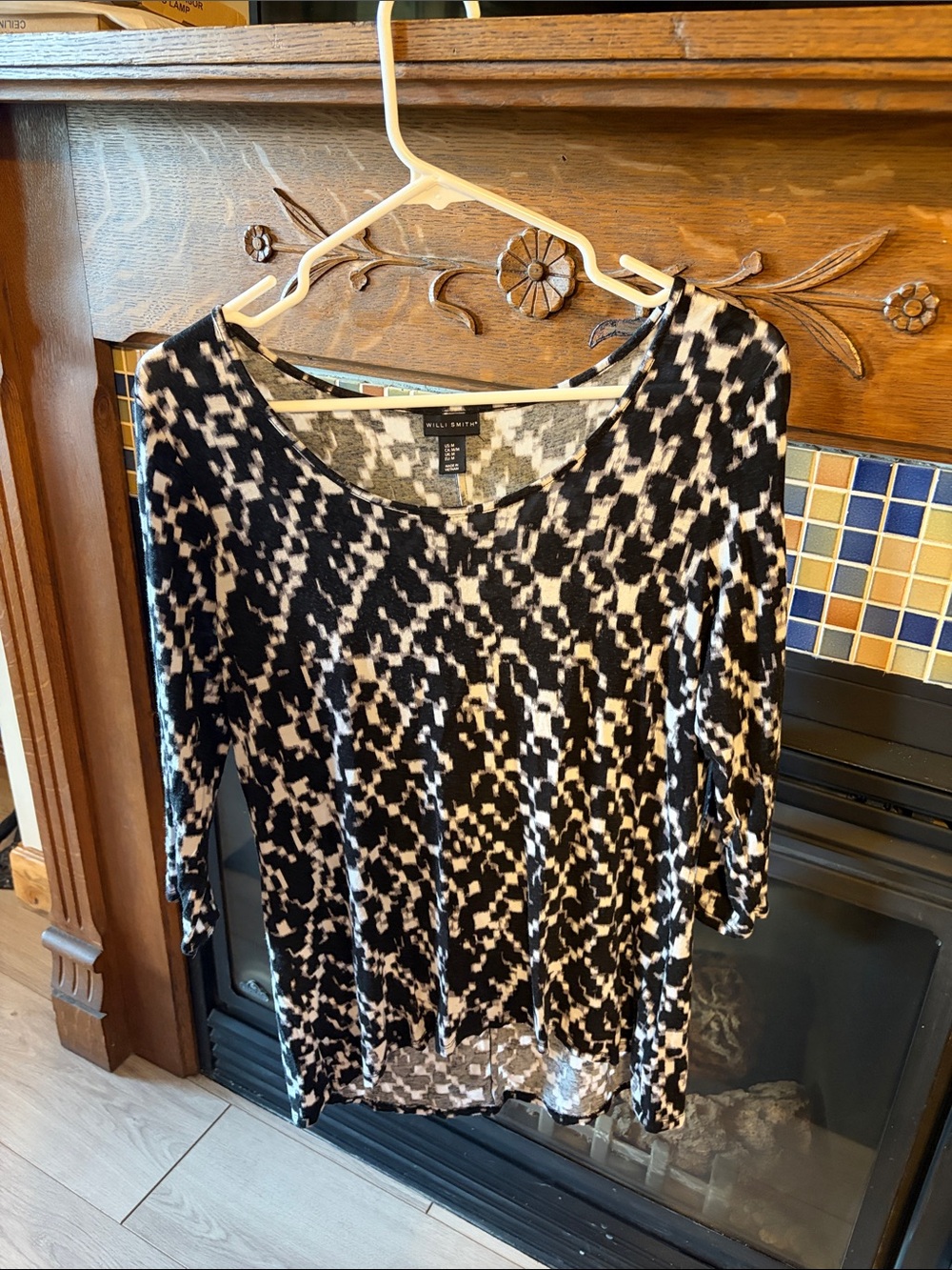 Willi Smith Black and White Abstract Scoop Neck Long Sleeve Top